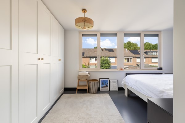 Foto - Verkocht onder voorbehoud: Instapklare tussenwoning op een rustige, autoluwe locatie!